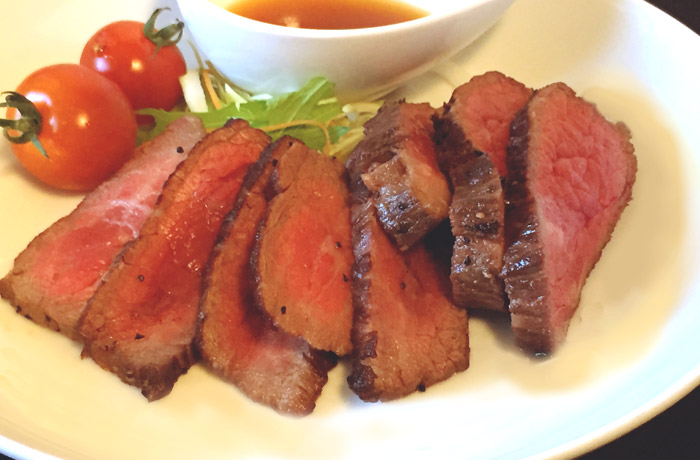 肉の味を味わうなら、まずは「ステーキ」で